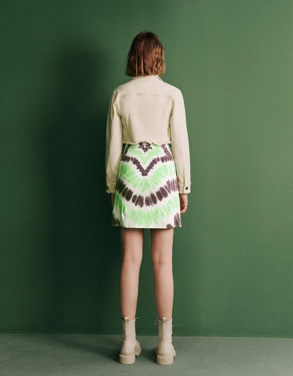 Raw Hem Cropped Button Up Denim Shirt sold by Urban Revivo product image thumbnail 5