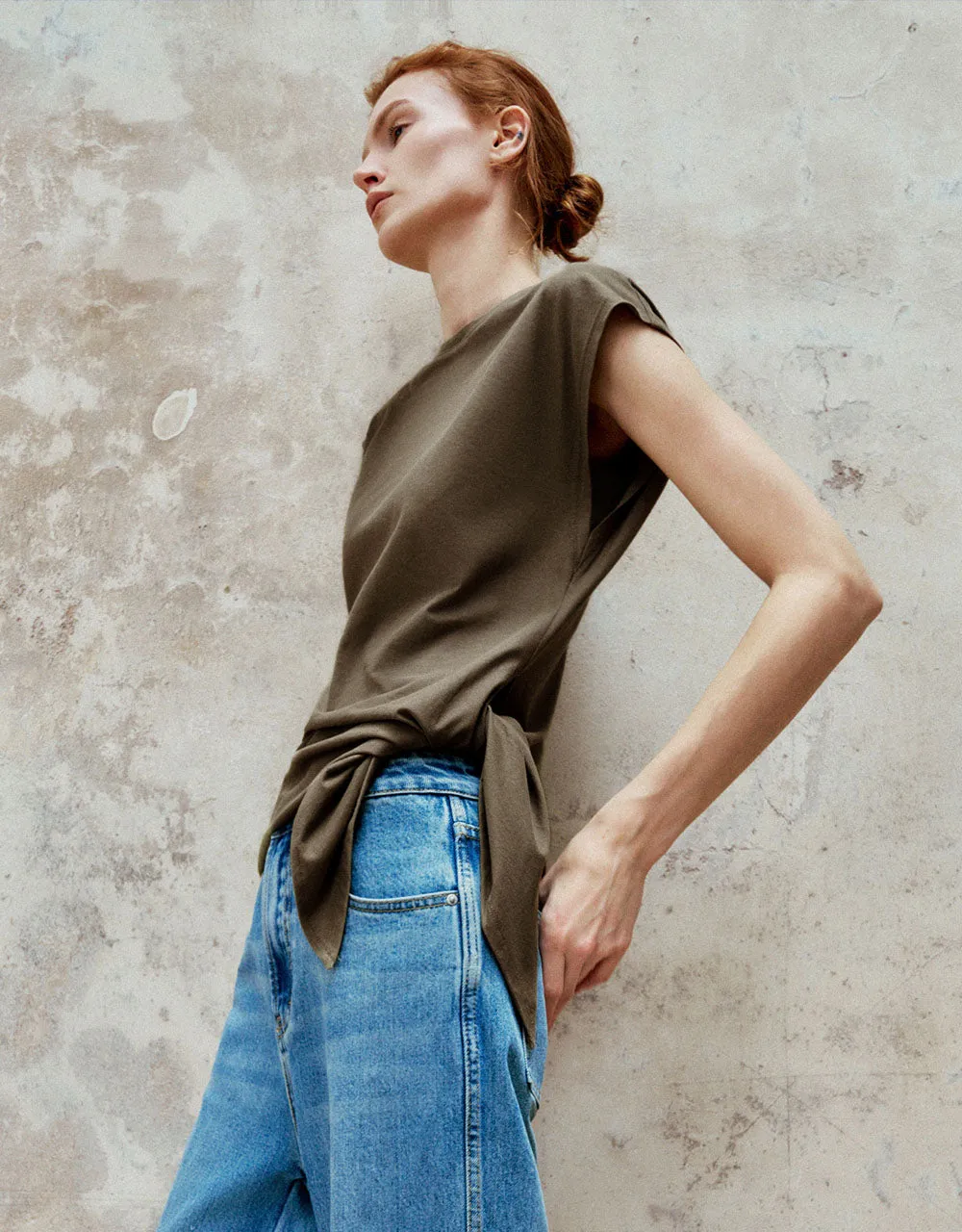 Knot Crew Neck Tank Top sold by Urban Revivo product image thumbnail 3