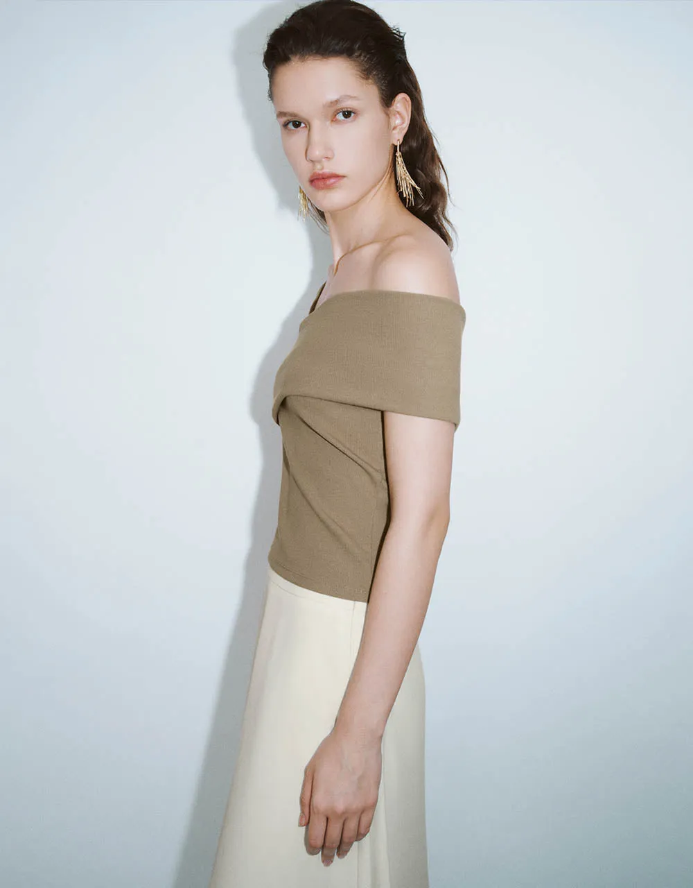 Off-Shoulder Skinny Knitted T-Shirt sold by Urban Revivo product image thumbnail 3