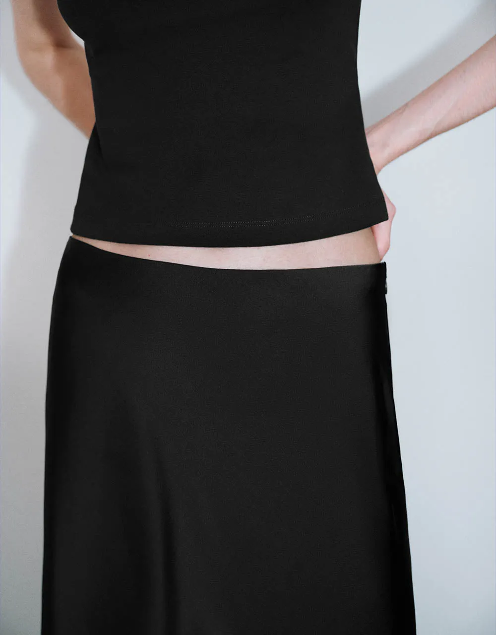 Midi Fishtail Skirt sold by Urban Revivo product image thumbnail 5