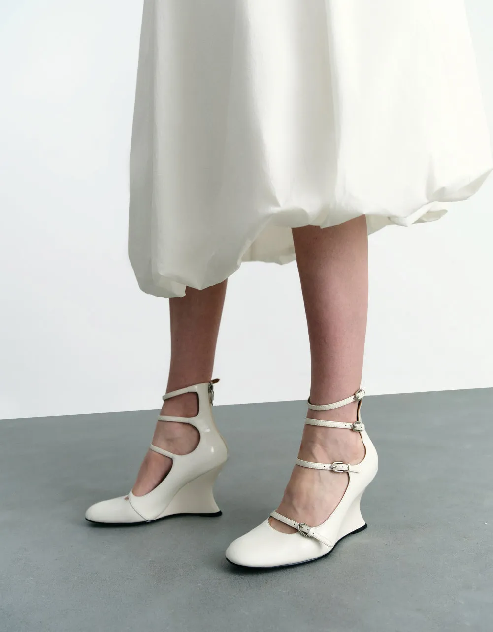 Sleeveless Off-Shoulder A-Line Dress sold by Urban Revivo product image thumbnail 5