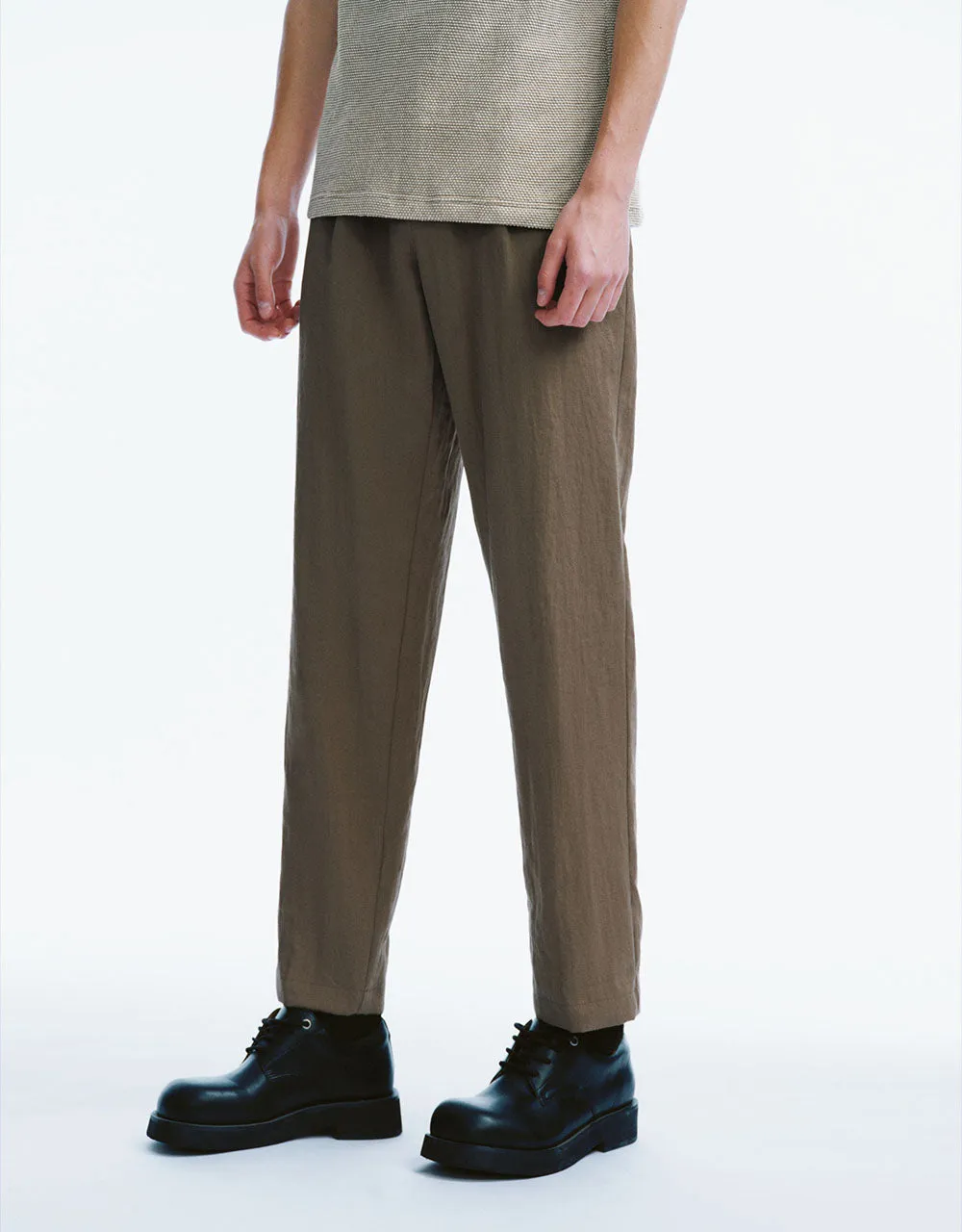 Tailored Carrot Fit Pants sold by Urban Revivo product image thumbnail 4