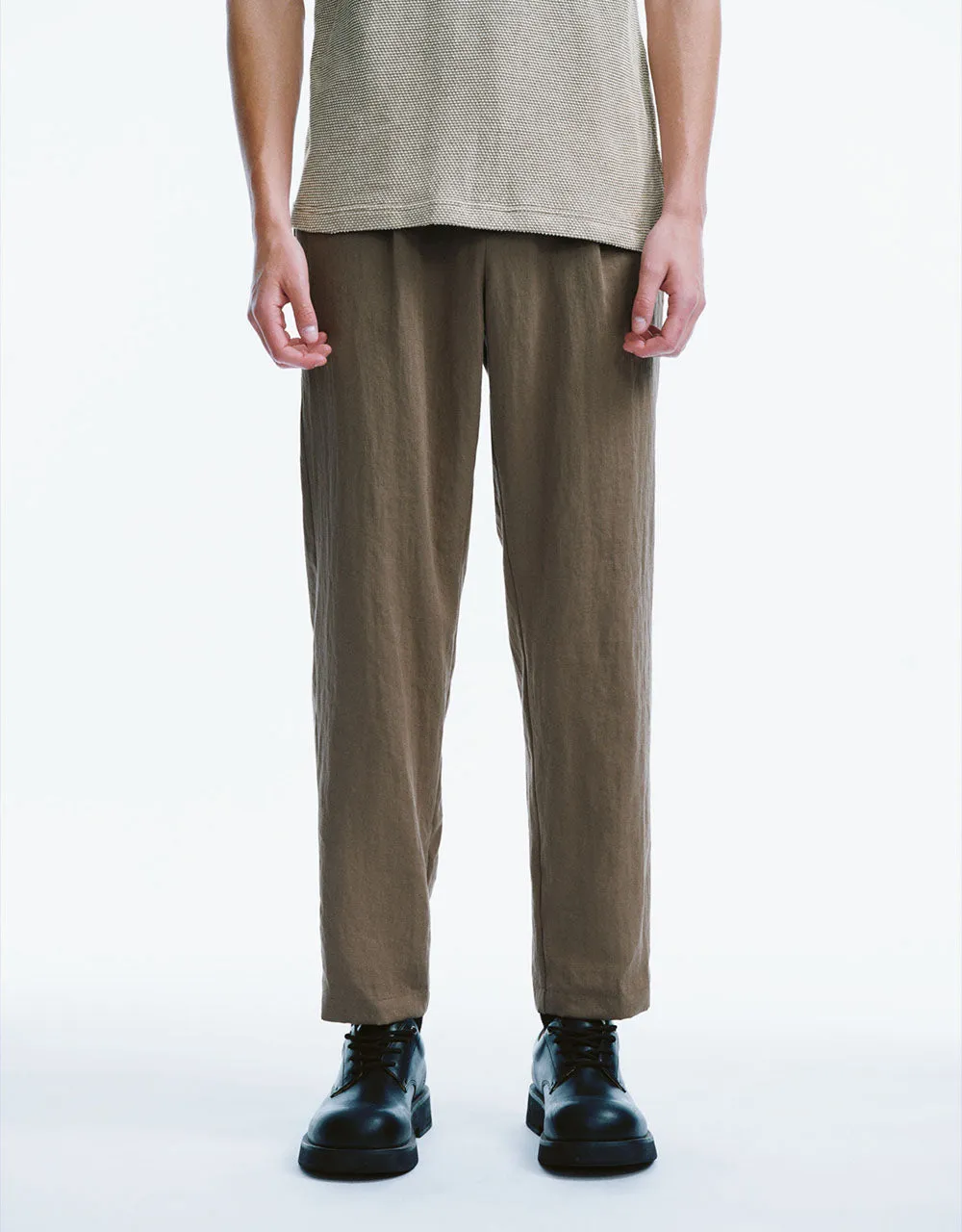 Tailored Carrot Fit Pants sold by Urban Revivo product image thumbnail 2