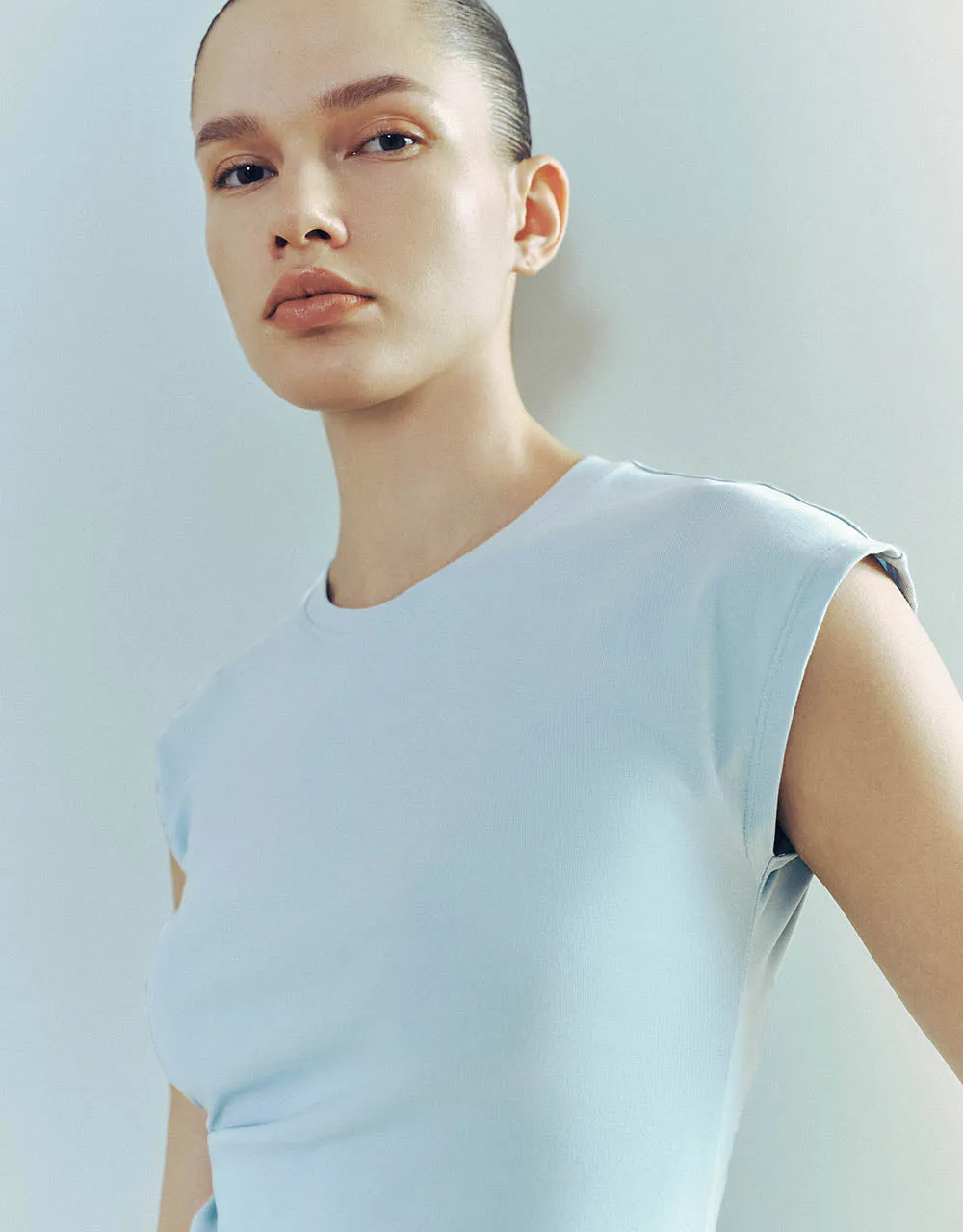 Crew Neck Skinny T-Shirt sold by Urban Revivo product image thumbnail 4