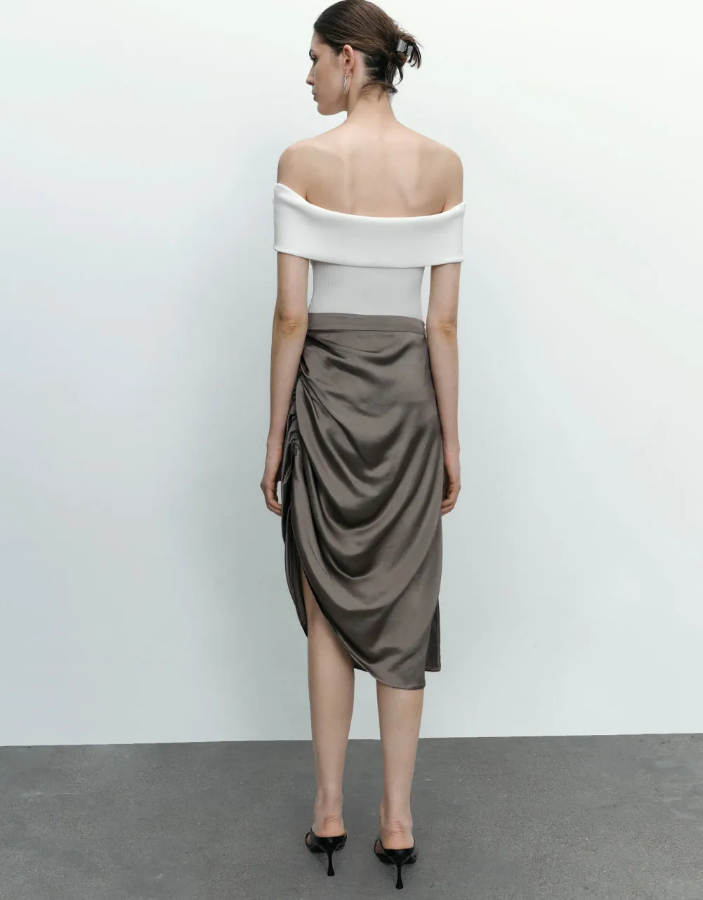 Sleeveless Off-Shoulder Knitted T-Shirt sold by Urban Revivo product image thumbnail 4