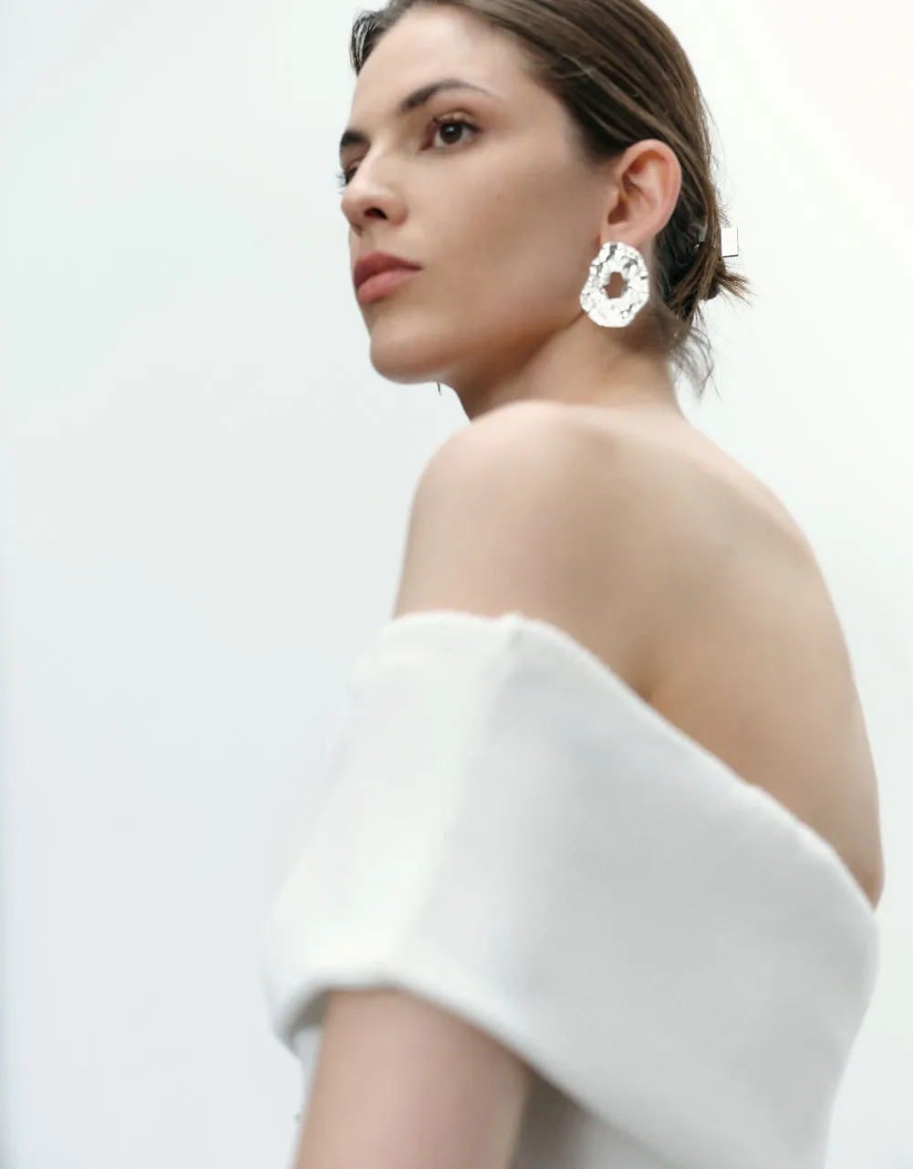 Sleeveless Off-Shoulder Knitted T-Shirt sold by Urban Revivo product image thumbnail 5