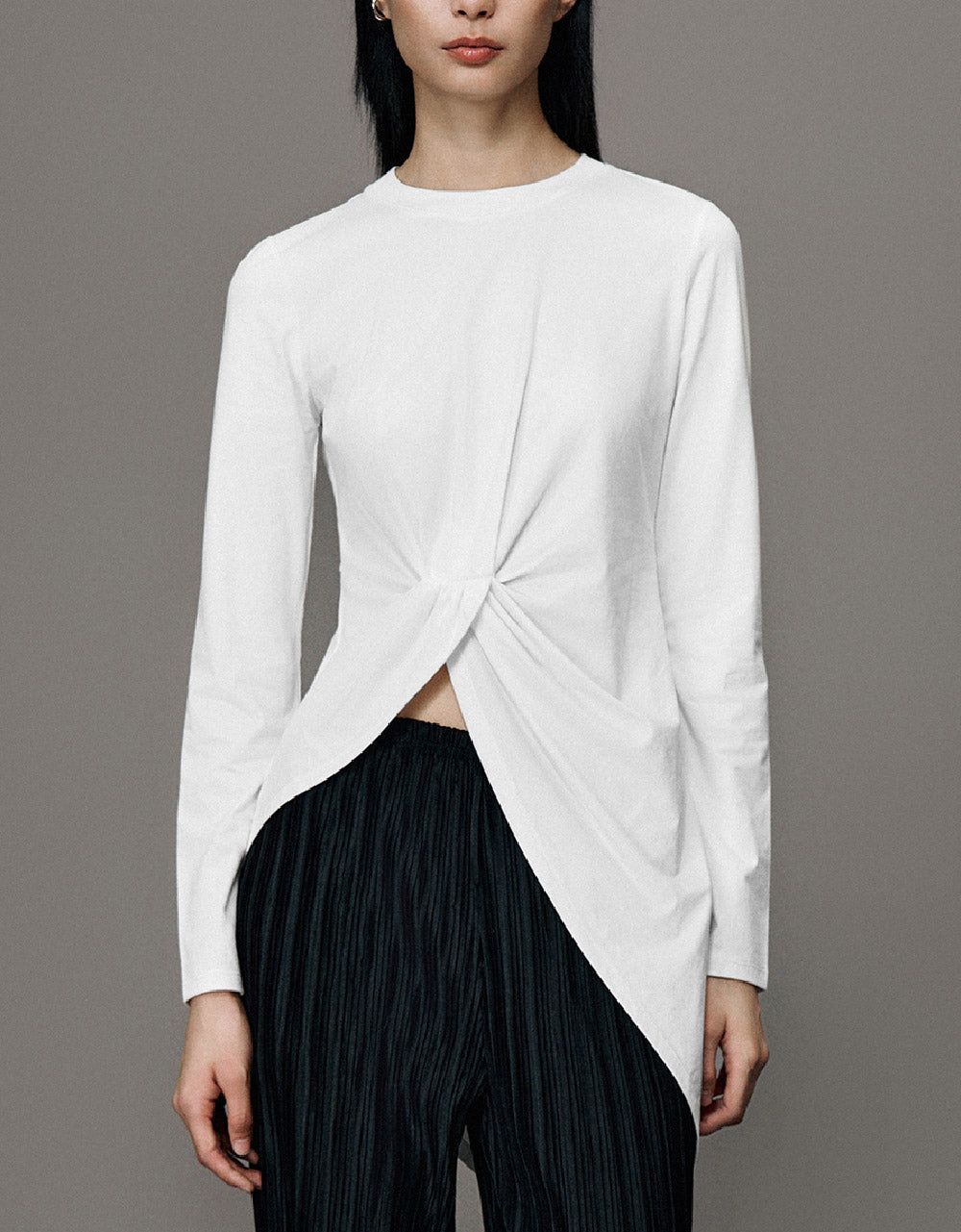 Asymmetric Crew Neck Skinny T-Shirt sold by Urban Revivo product image thumbnail 2