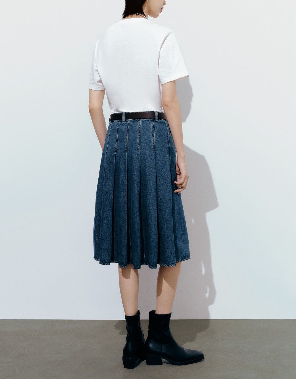 Crew Neck Straight T-Shirt sold by Urban Revivo product image thumbnail 4