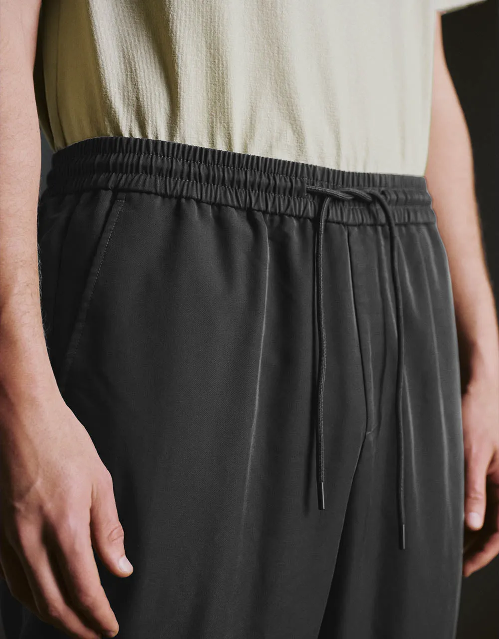 Drawstring Waist Loose Carrot Fit Pants sold by Urban Revivo product image thumbnail 5