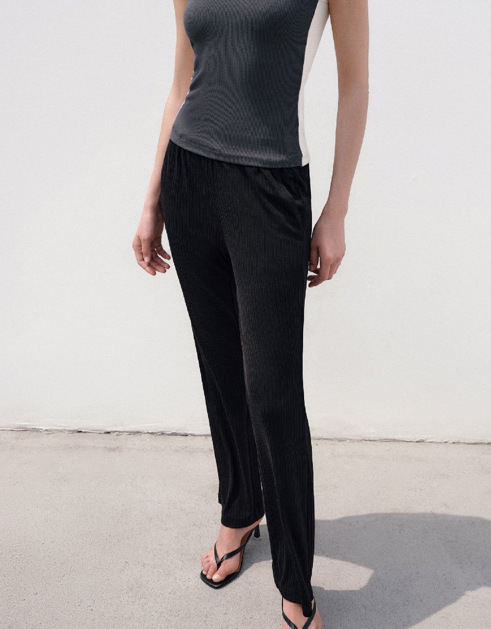 Elastic Waist Knitted Straight Pants sold by Urban Revivo product image thumbnail 4