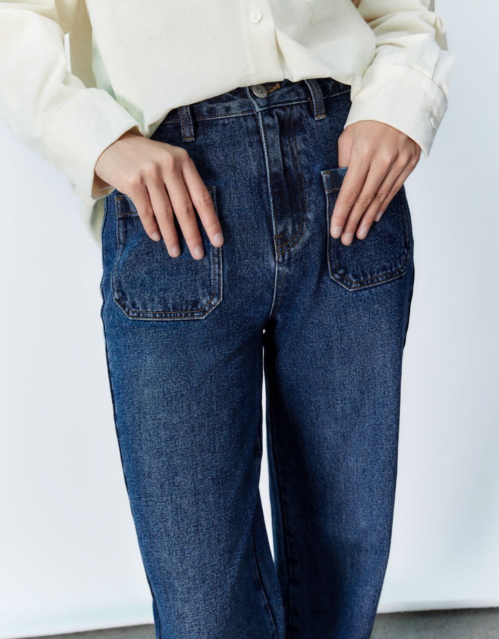 Mid-Waist Jeans With Front Pockets sold by Urban Revivo product image thumbnail 3