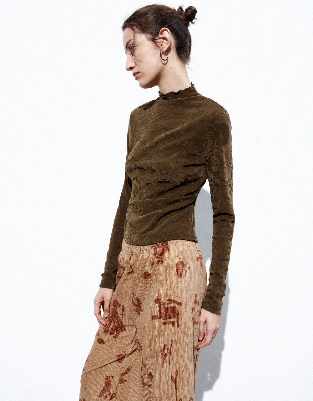 Flower Embossed Knitted Skinny T-Shirt sold by Urban Revivo product image thumbnail 3