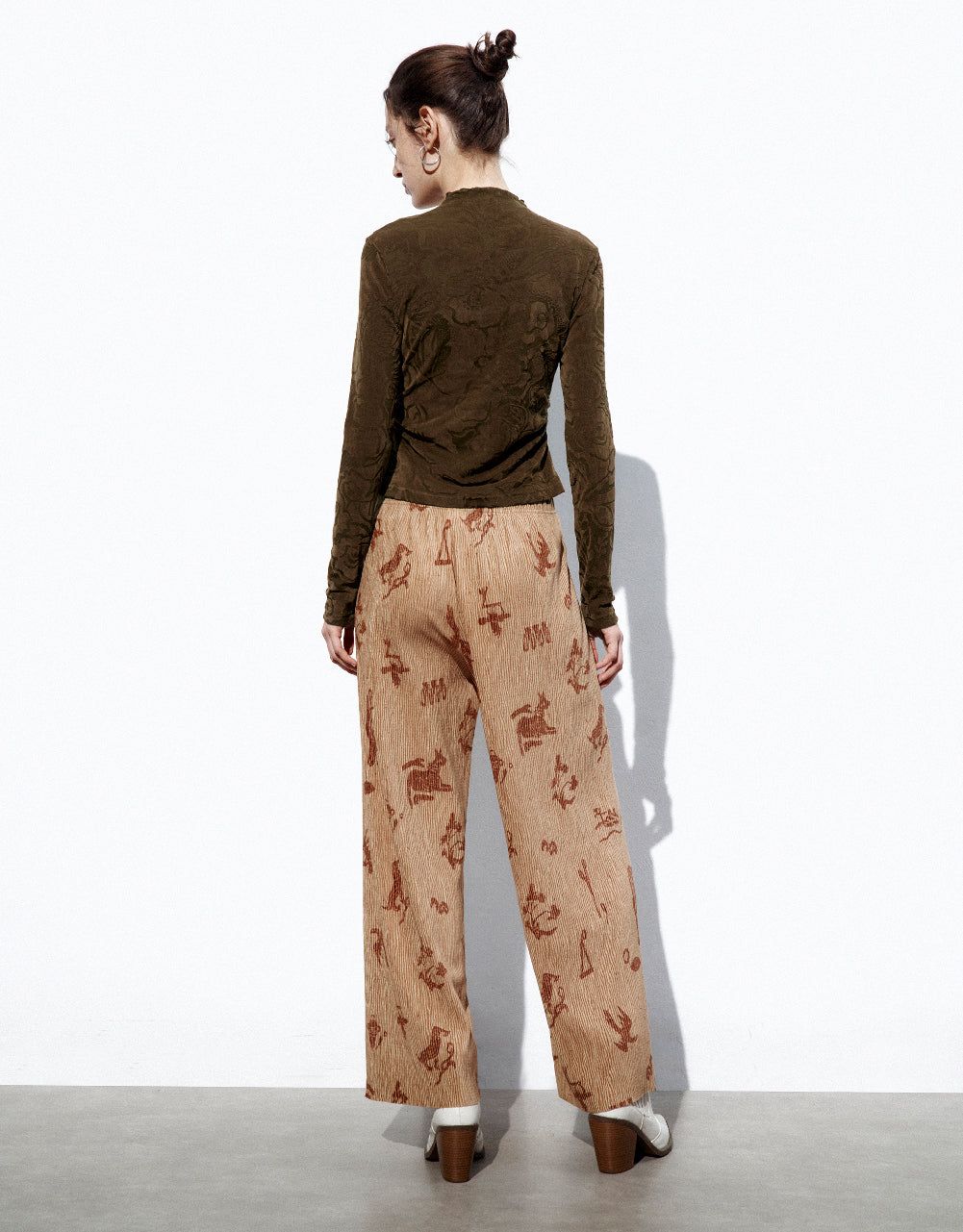 Flower Embossed Knitted Skinny T-Shirt sold by Urban Revivo product image thumbnail 4