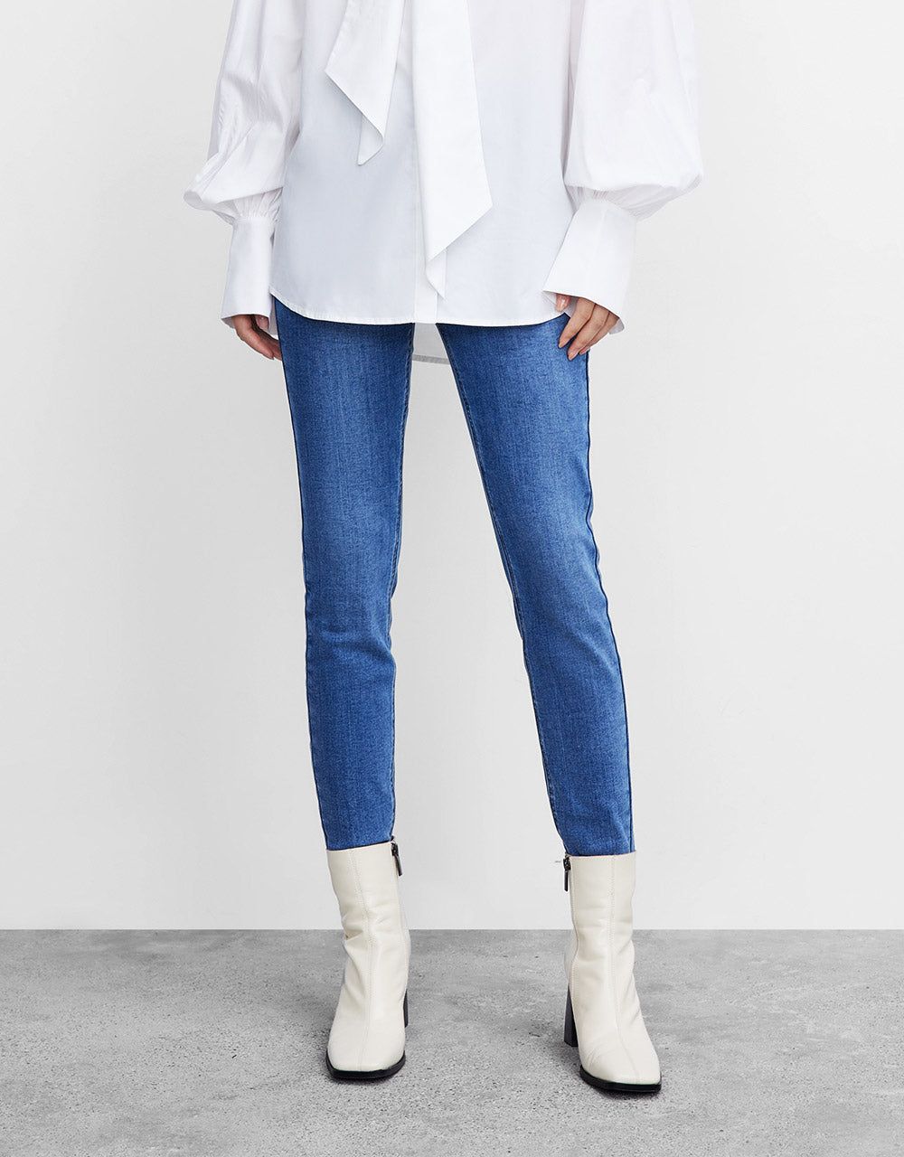 Mid Waist Mom Jeans sold by Urban Revivo product image thumbnail 4