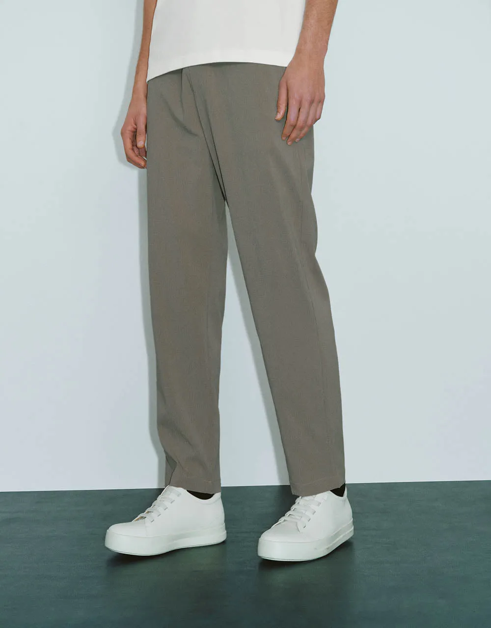 Drawstring Waist Carrot Fit Pants sold by Urban Revivo product image thumbnail 4