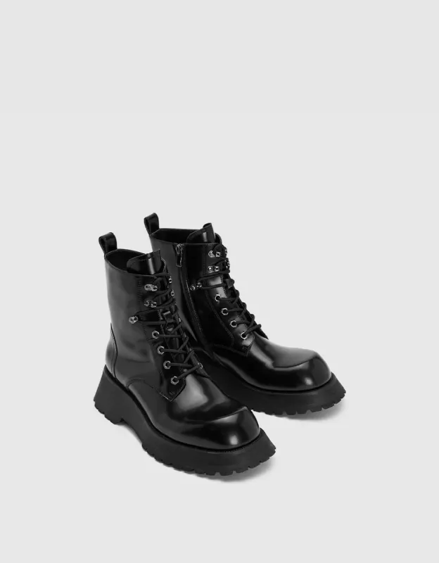 Round Toe Boots sold by Urban Revivo