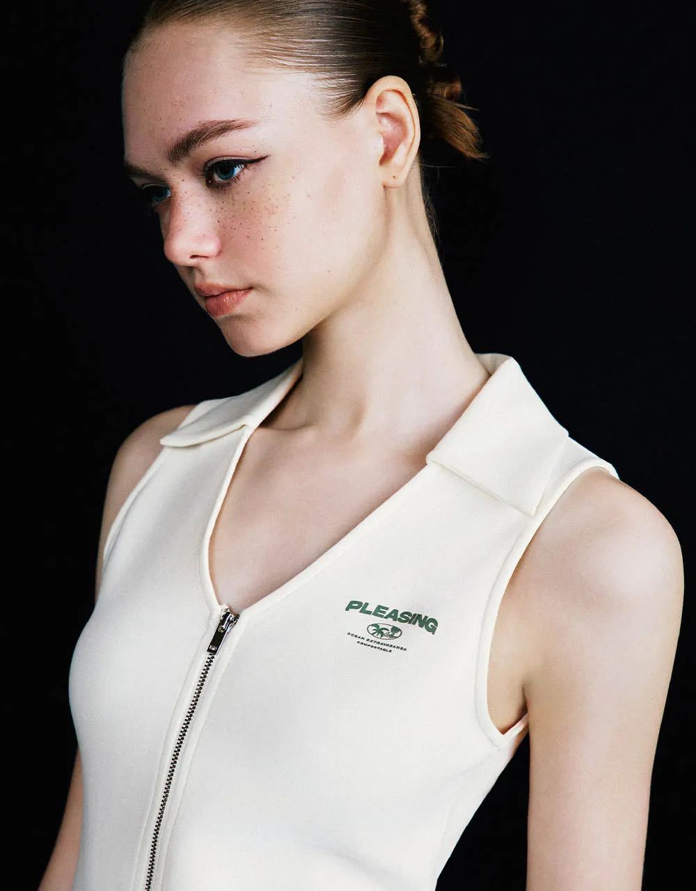 Zipper Front V-Neck Knitted Skinny Vest sold by Urban Revivo product image thumbnail 4