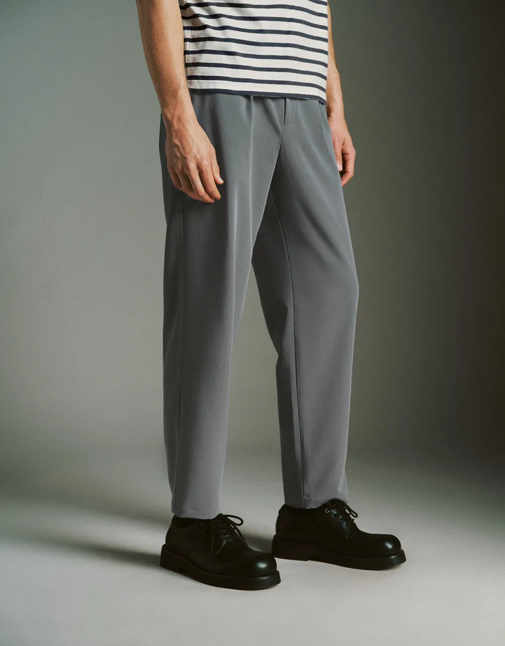 Tailored Carrot Fit Pants sold by Urban Revivo product image thumbnail 4