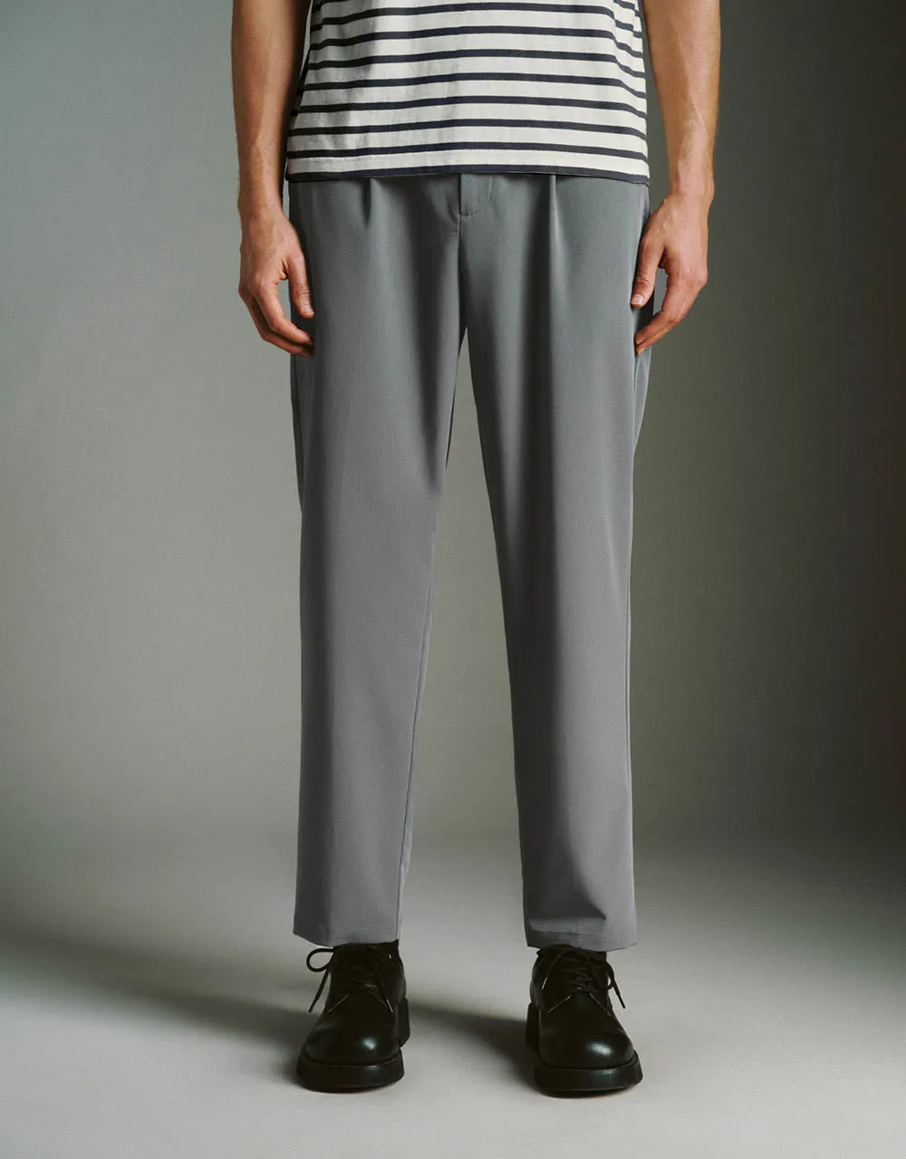 Tailored Carrot Fit Pants sold by Urban Revivo product image thumbnail 2