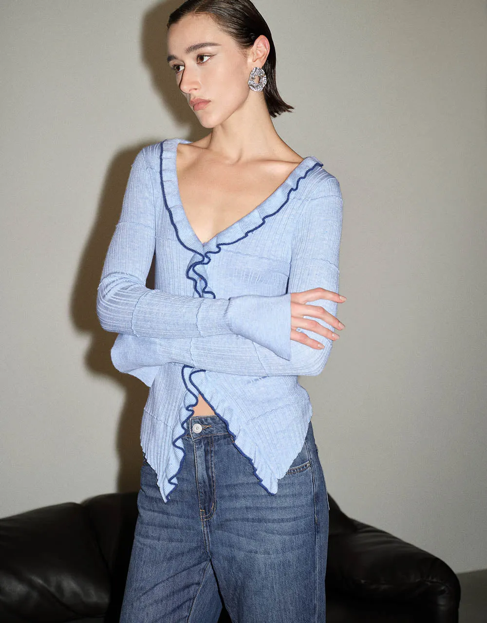 Standard Sleeve V-Neck Knitted Cardigan sold by Urban Revivo product image thumbnail 3