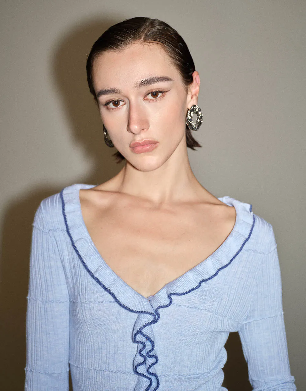 Standard Sleeve V-Neck Knitted Cardigan sold by Urban Revivo product image thumbnail 4