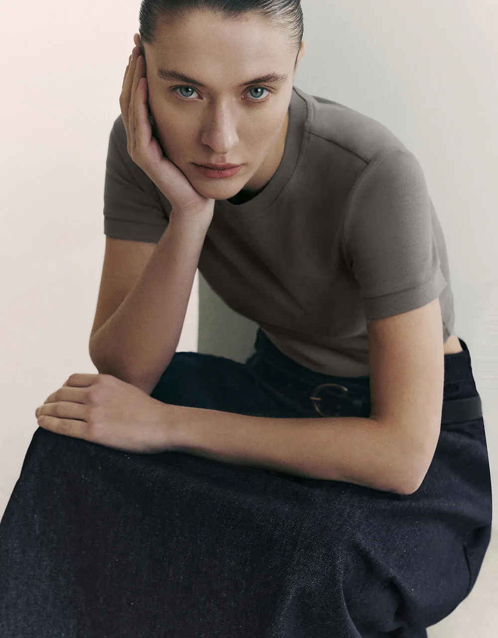 Basic Crew Neck Skinny T-Shirt sold by Urban Revivo product image thumbnail 4