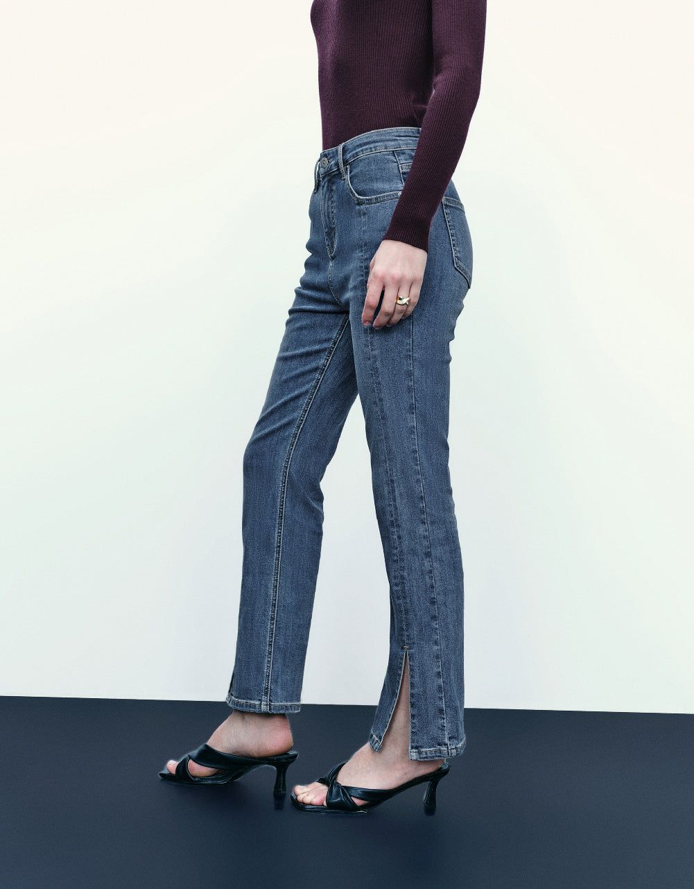 Split Hem Straight Jeans sold by Urban Revivo product image thumbnail 4
