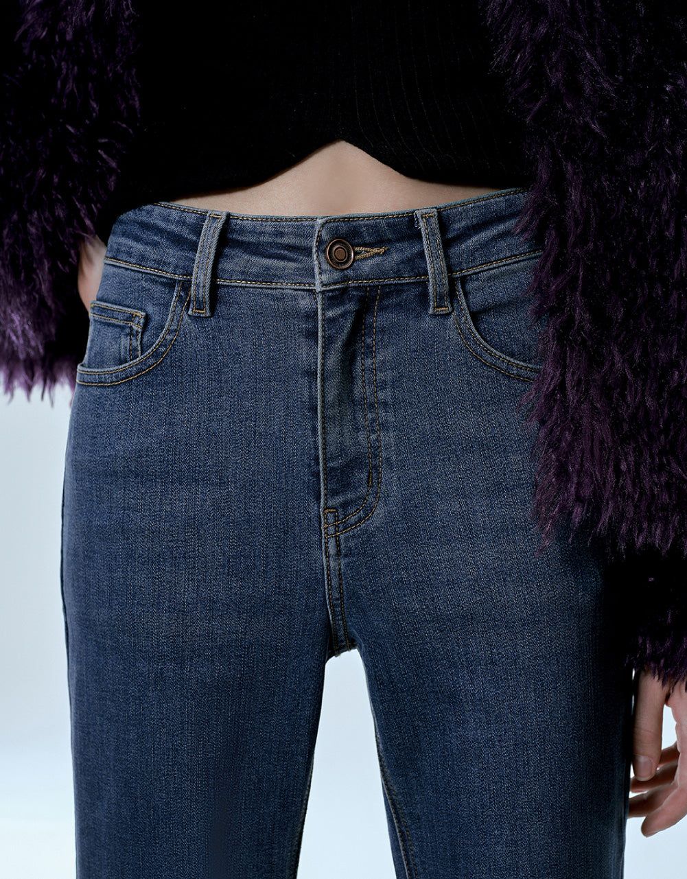 Split Hem Flared Jeans sold by Urban Revivo product image thumbnail 5