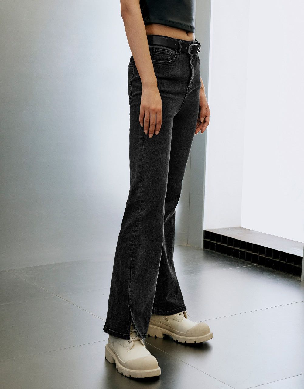 Split Hem Flare Jeans With Belt sold by Urban Revivo product image thumbnail 4