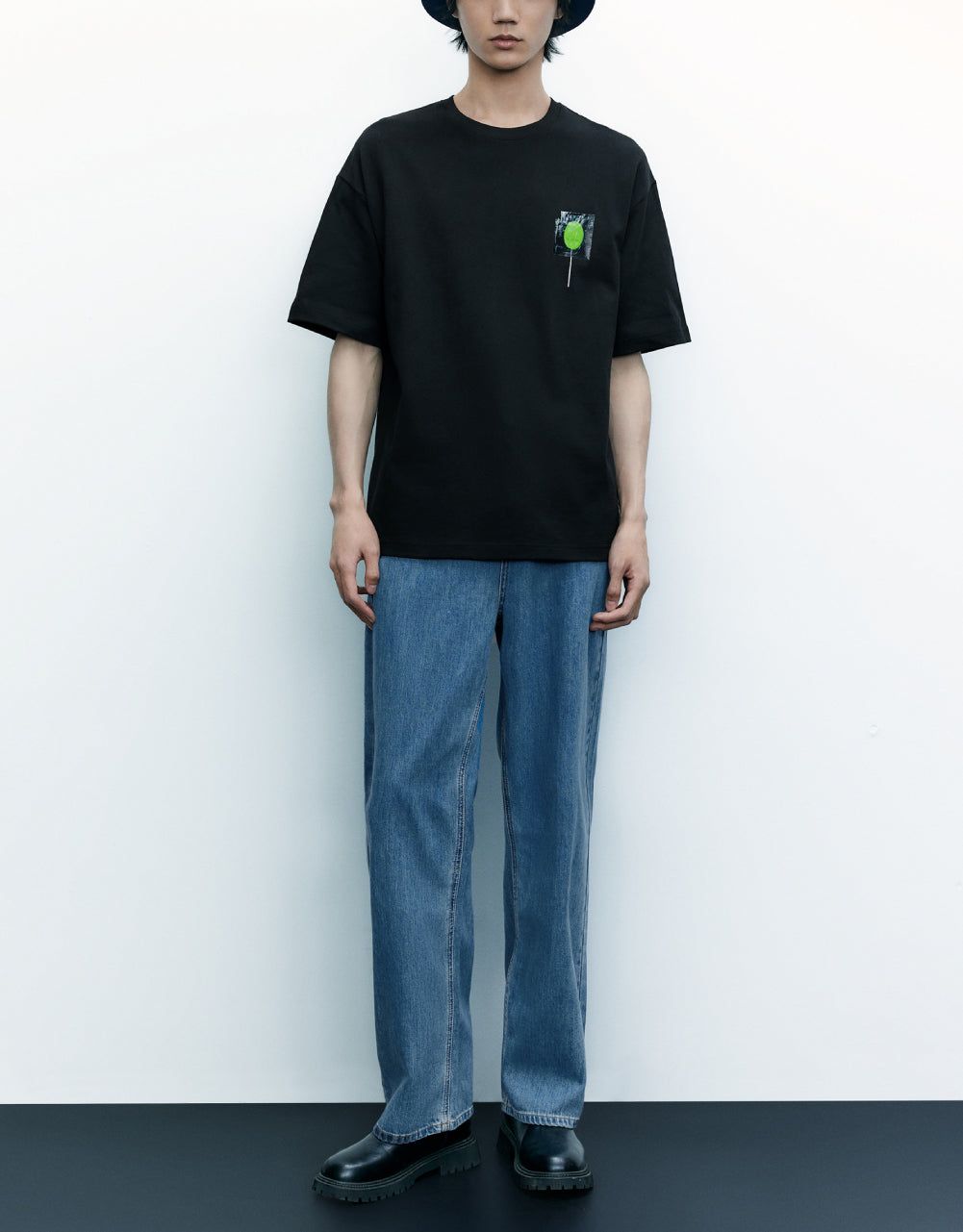 Mid-Waist Straight Jeans sold by Urban Revivo product image thumbnail 2