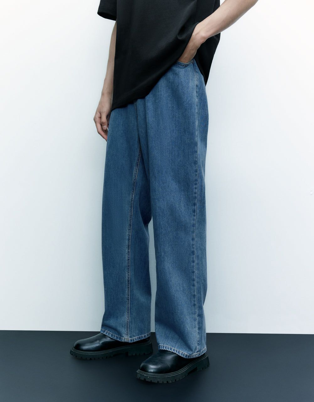 Mid-Waist Straight Jeans sold by Urban Revivo product image thumbnail 5