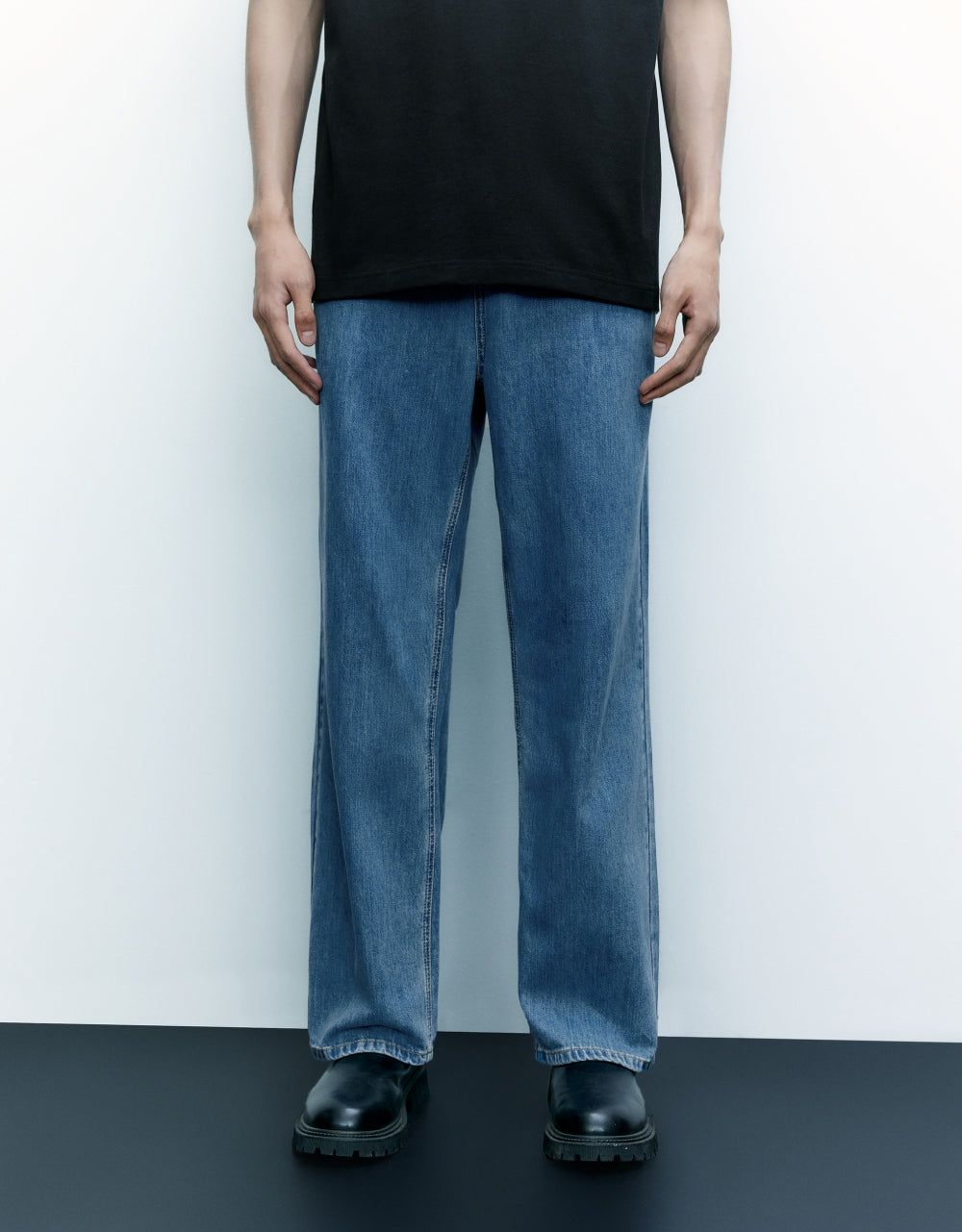 Mid-Waist Straight Jeans sold by Urban Revivo product image thumbnail 4