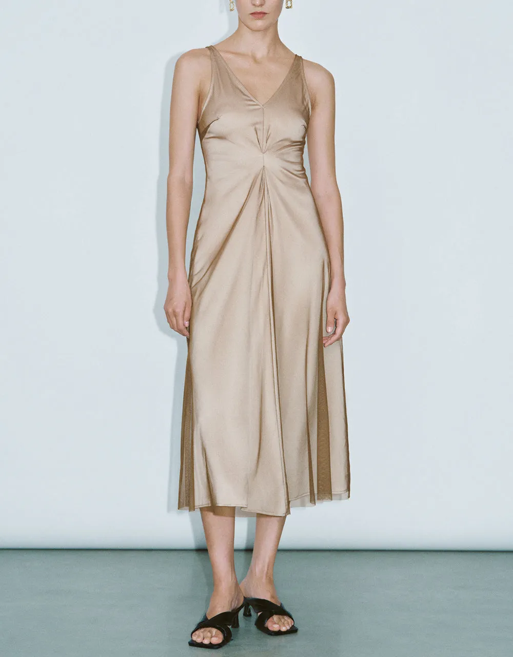 Sleeveless V-Neck A-Line Dress sold by Urban Revivo product image thumbnail 2