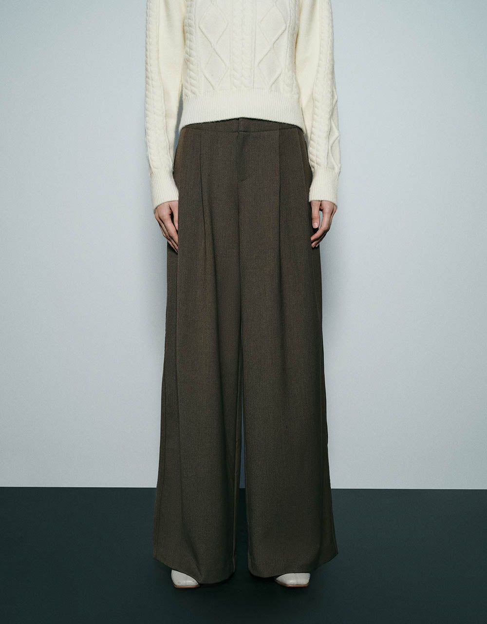 Tailored Wide-Leg Pants sold by Urban Revivo product image thumbnail 2