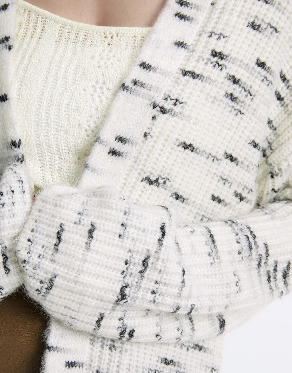 Printed Longline Cardigan sold by Urban Revivo product image thumbnail 4