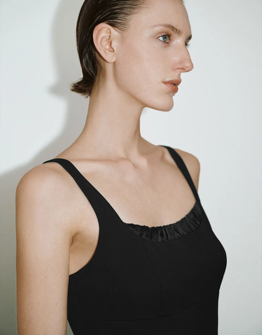 Sleeveless U Neck Straight Dress sold by Urban Revivo product image thumbnail 4