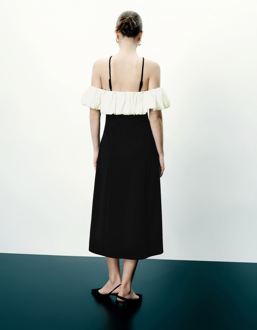 Puff Sleeve Off-Shoulder Skinny Dress sold by Urban Revivo product image thumbnail 4