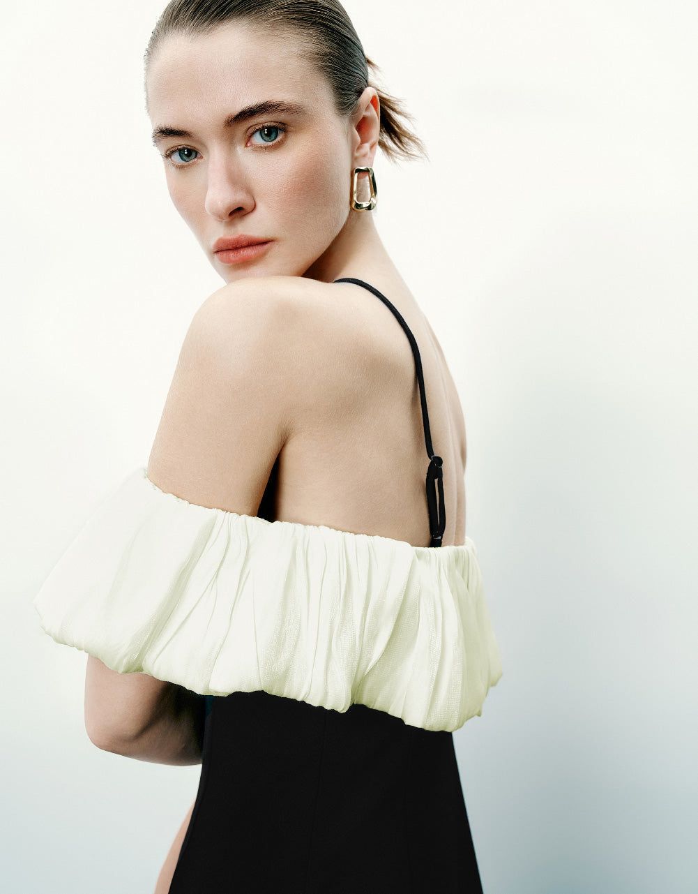 Puff Sleeve Off-Shoulder Skinny Dress sold by Urban Revivo product image thumbnail 5