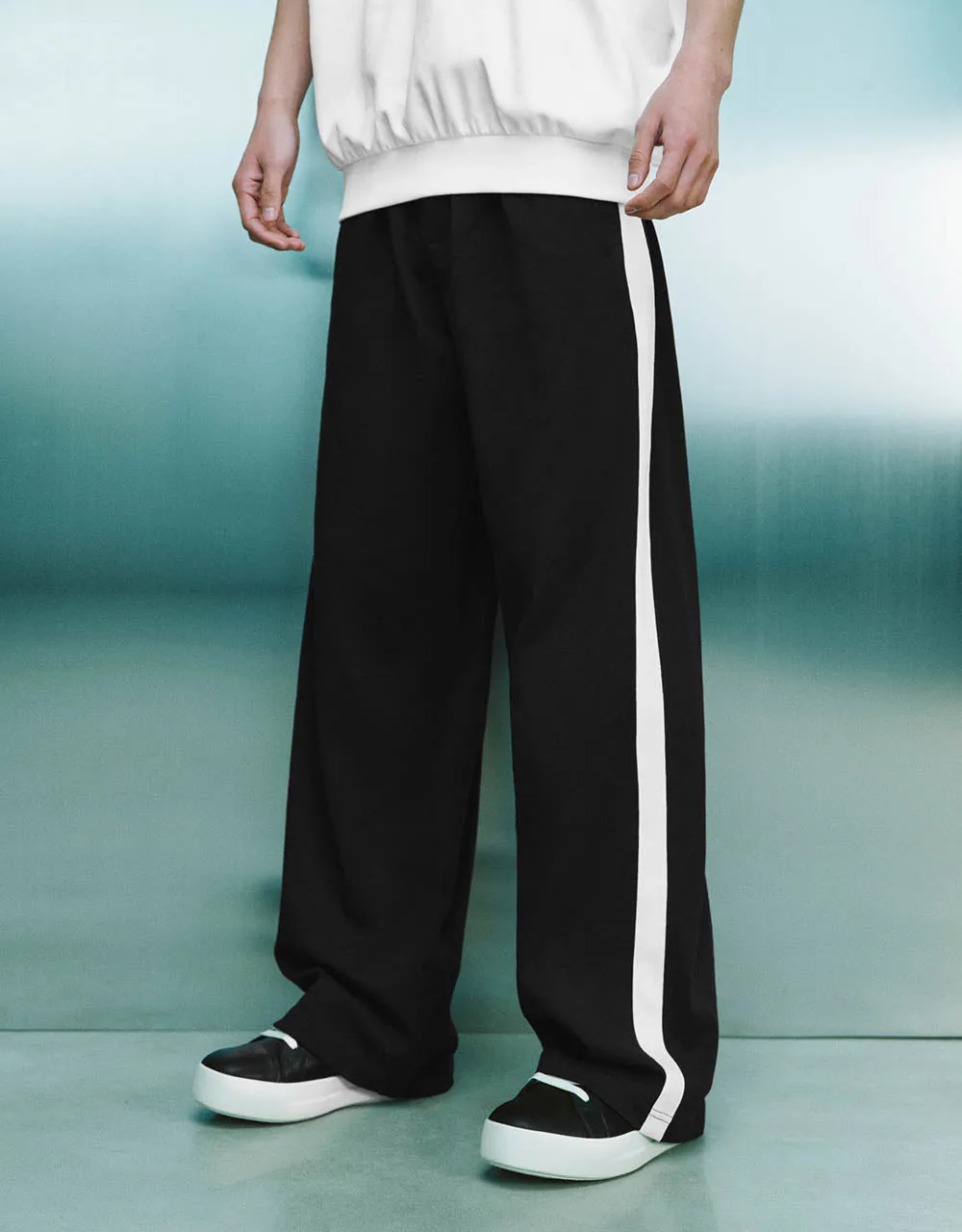 Drawstring Waist Knitted Wide-Leg Pants sold by Urban Revivo product image thumbnail 4