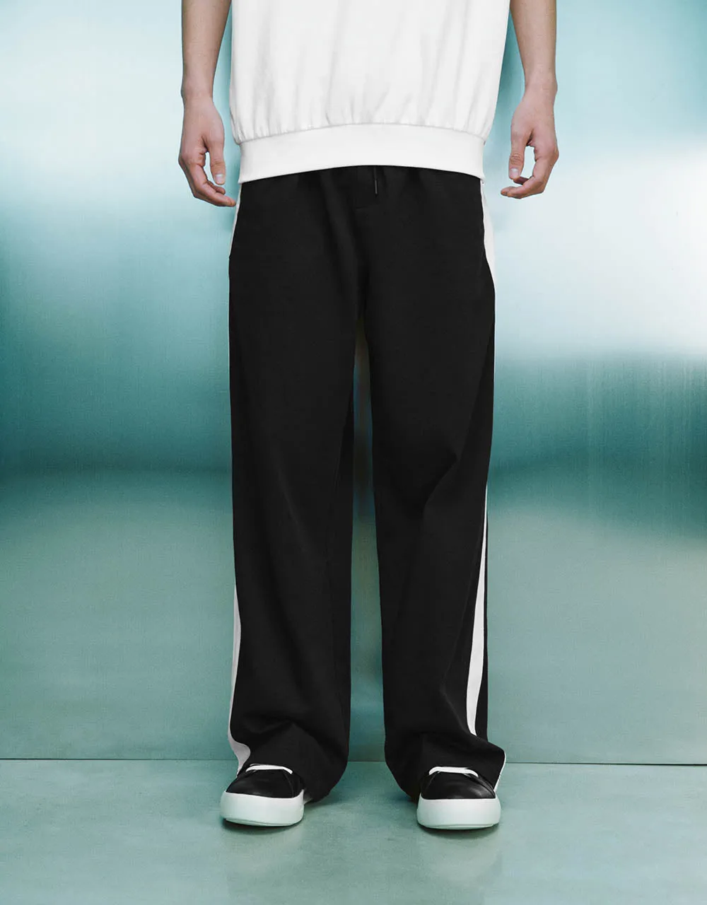 Drawstring Waist Knitted Wide-Leg Pants sold by Urban Revivo product image thumbnail 2