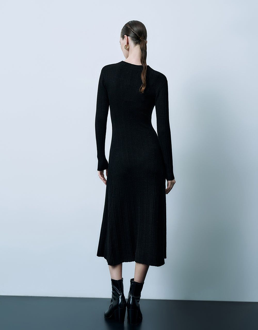 Skinny A-Line Knitted Dress sold by Urban Revivo product image thumbnail 4