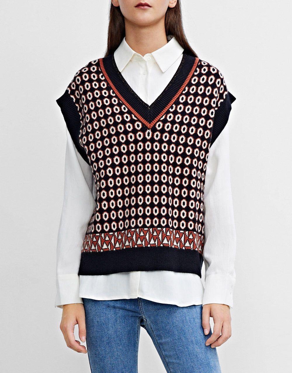 V Neck Allover Pattern Sweater Vest sold by Urban Revivo product image thumbnail 2