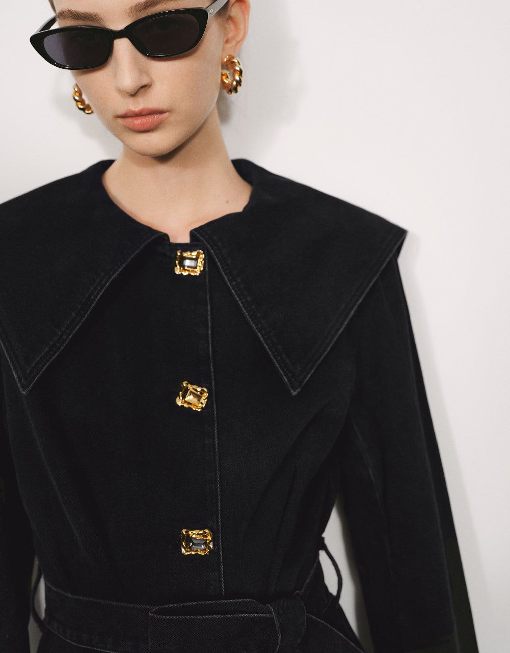 Square Buttons Denim Coat With Belt sold by Urban Revivo product image thumbnail 5