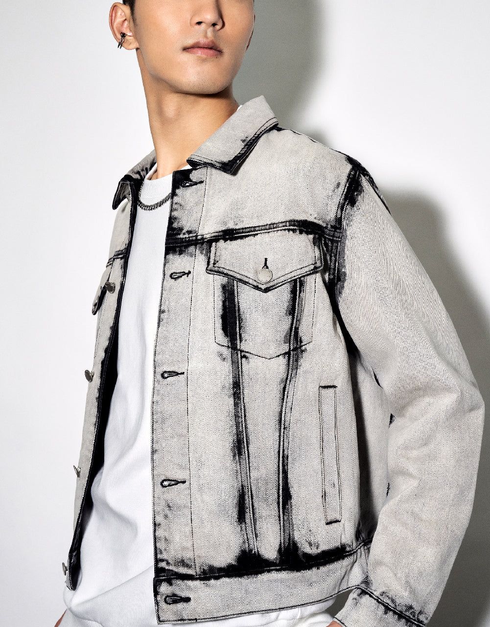 Flap Pockets Denim Jacket sold by Urban Revivo product image thumbnail 3