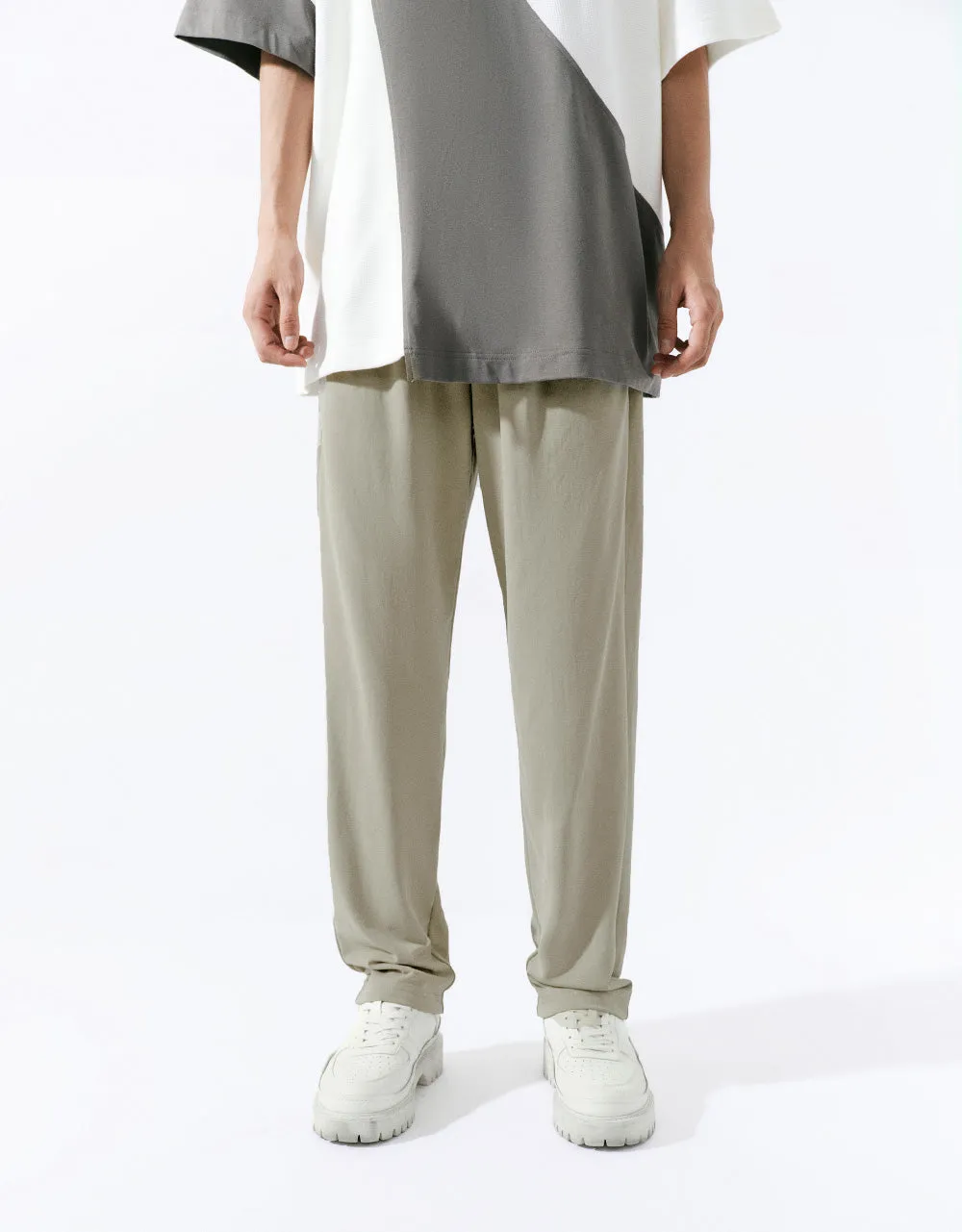 Drawstring Waist Knitted Straight Pants sold by Urban Revivo product image thumbnail 2