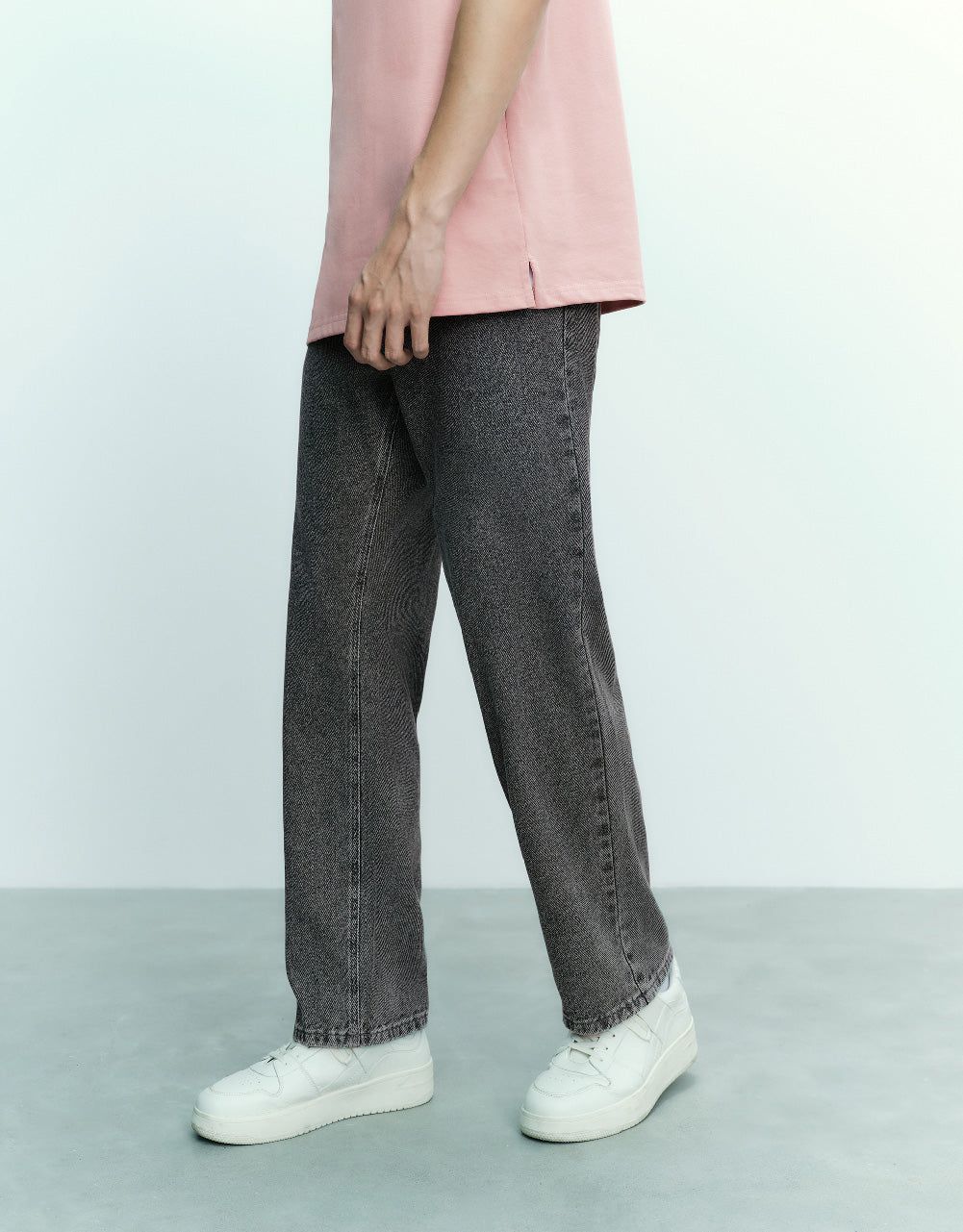 Loose Straight Jeans sold by Urban Revivo product image thumbnail 4