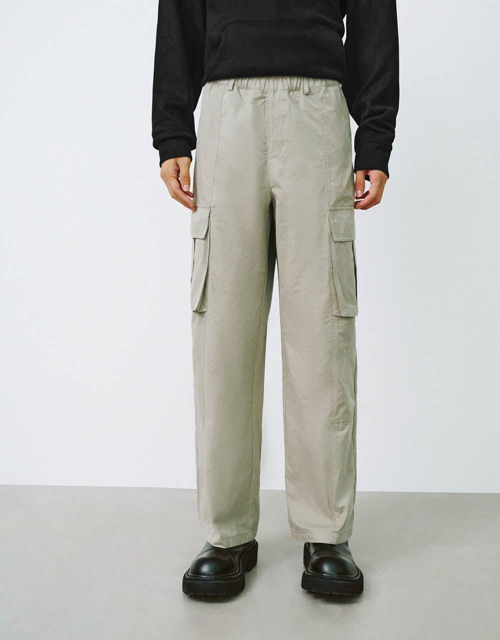 Elastic Waist Wide-Leg Pants sold by Urban Revivo product image thumbnail 2