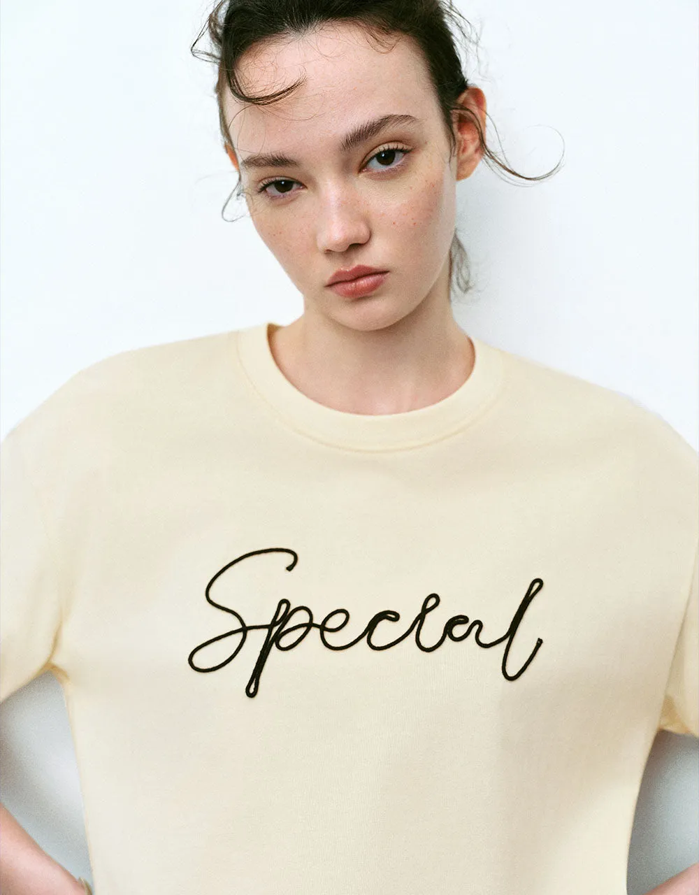 Letter Printed Crew Neck Loose T-Shirt sold by Urban Revivo product image thumbnail 3