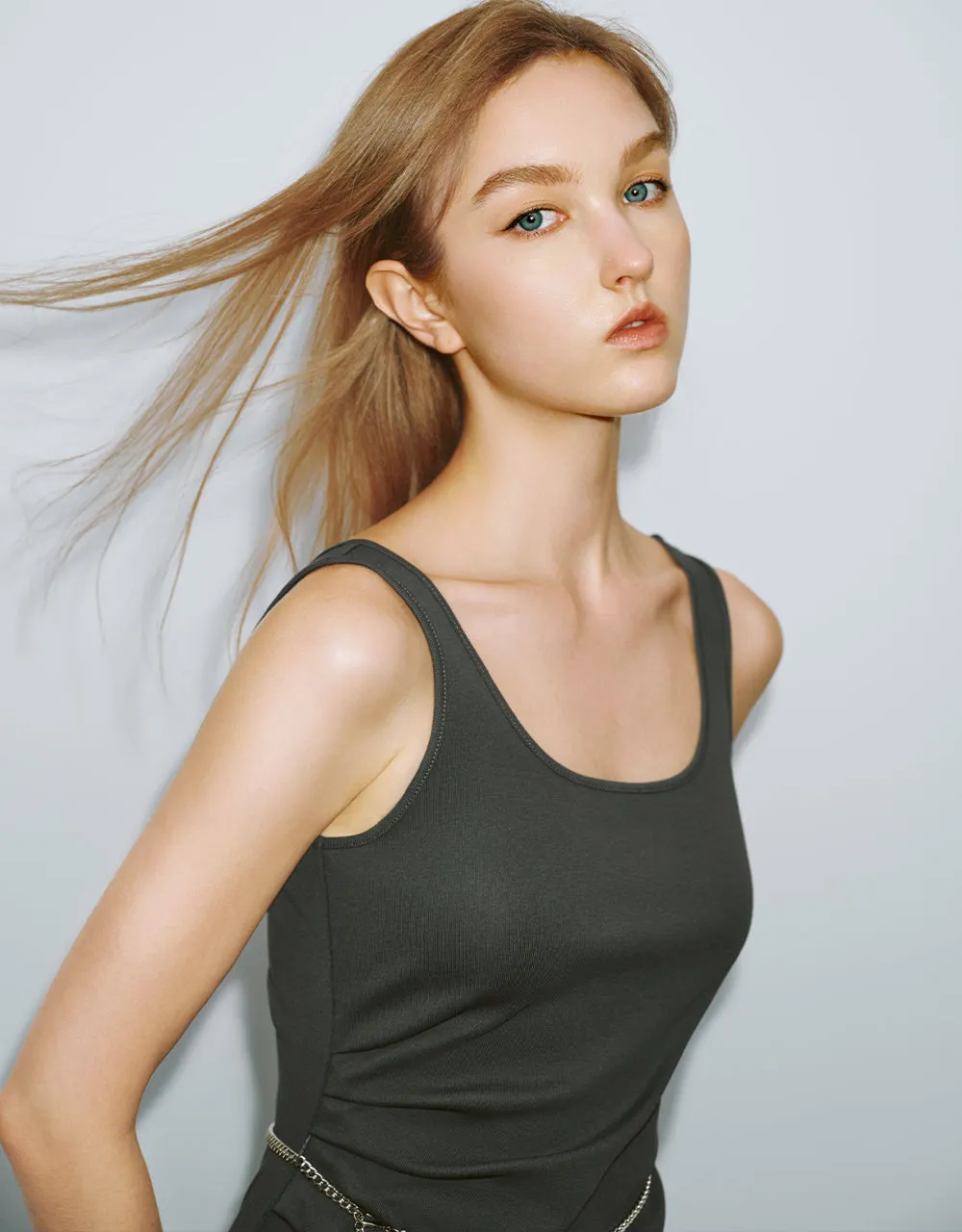 Sleeveless U Neck Skinny Dress With Chain sold by Urban Revivo product image thumbnail 4