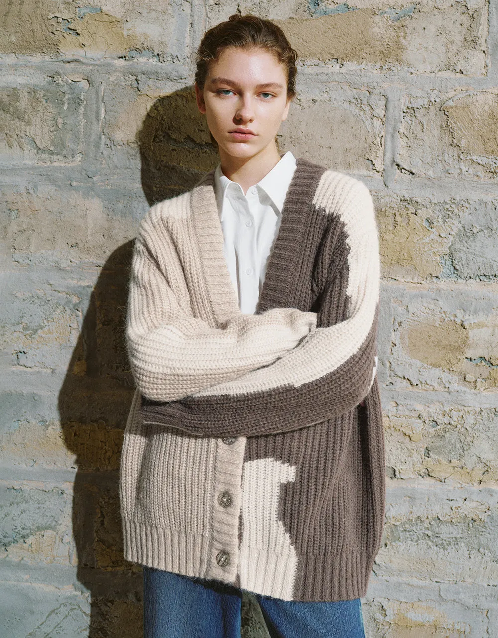 Two Toned V-Neck Knitted Cardigan sold by Urban Revivo